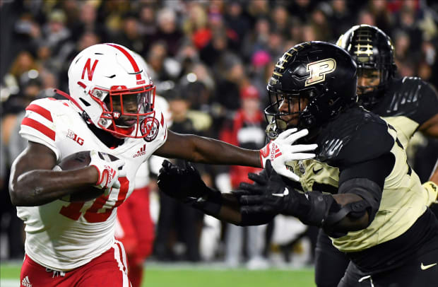 Anthony Grant vs Branson Deen 2022 Nebraska-Purdue football USATSI_19243791